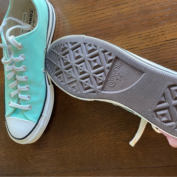 Never worn, mint green converse - Picture 3 of 3